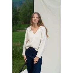 Arnie Says V-neck Knitwear White